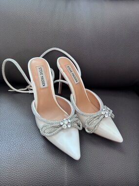 Steve Madden Ivory Pointed-Toe Slingback Heels with Crystal Bow